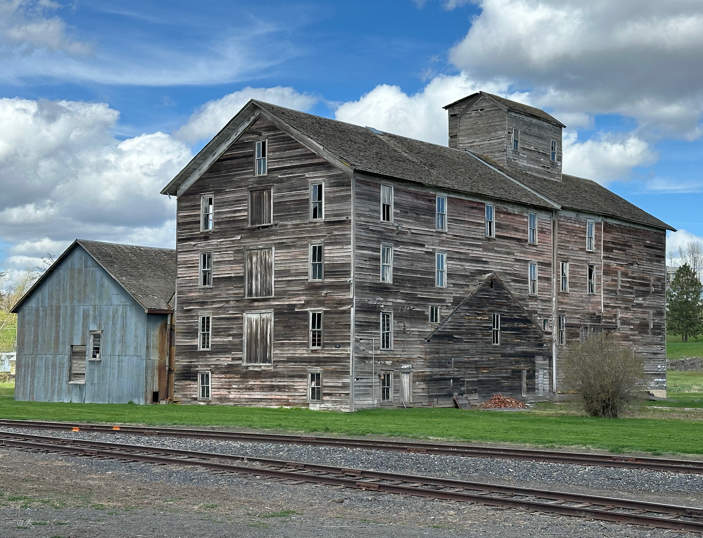 Oakesdale Landmark - Andy Peltier - Photo on Metal